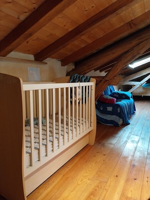3 bedrooms, WiFi, bed sheets