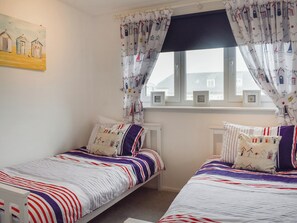 2 bedrooms, free WiFi, bed sheets - 2 bedroom accommodation in Perranporth (Perranporth)