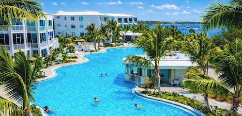 Vacay Vibes ~ Tropical Luxury Home in Mariners Club. Pools, Marina, Pickleball