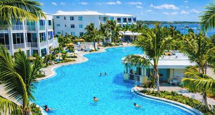 Vacay Vibes ~ Tropical Luxury Home in Mariners Club. Pools, Marina, Pickleball