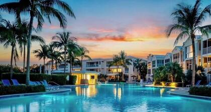 Trendy 4BR Retreat in Key Largo –Pools, Beach, Marina, Coffee Bar, Pickleball