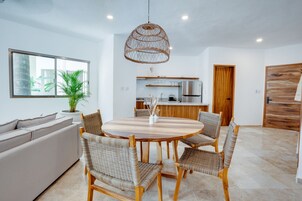 Deluxe Apartment, Poolside | Dining room
