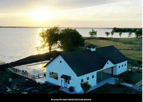 Exterior. Bring your RV and camp by the majestic and peaceful Richland Creek Reservoir.
