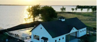 Bring your RV and camp by the majestic and peaceful Richland Creek Reservoir.