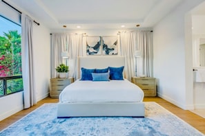 5 Schlafzimmer, Schreibtisch, Bügeleisen/Bügelbrett, Reisekinderbett