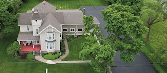Event Rental 10BR/10BA Sleeps 29 B&B Near The Lake