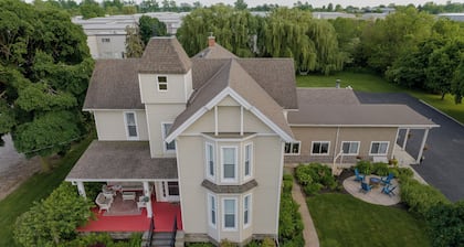 Event Rental 10BR/10BA Sleeps 29 B&B Near The Lake