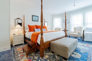 9 bedrooms, desk, iron/ironing board, travel cot