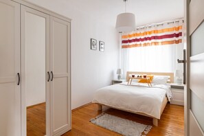 1 habitación, tabla de planchar con plancha, wifi gratis y ropa de cama 
