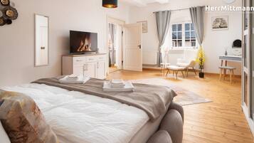 3 bedrooms, iron/ironing board, WiFi, bed sheets