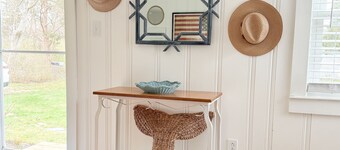 Coastal Cottage in Pocasset - 0.5 mile to beach
