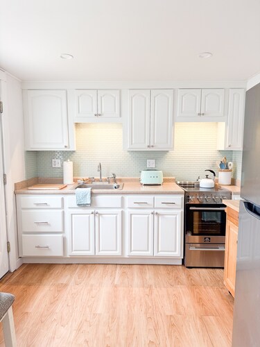 Coastal Cottage in Pocasset - 0.5 mile to beach