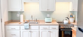 Coastal Cottage in Pocasset - 0.5 mile to beach