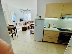 Apartamento, 2 quartos, sacada, vista para a cidade | Cozinha privada