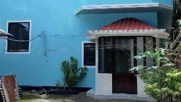 Fachada de la propiedad