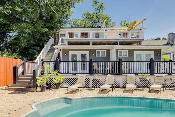 Outdoor pool - The James Leonard House with Pool! (Savannah)