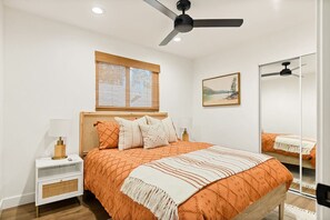 3 室のベッドルーム、デスク、アイロン / アイロン台、WiFi