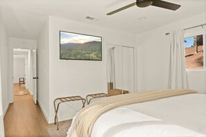 3 bedrooms, desk, iron/ironing board, WiFi - MODERN HIDEAWAY • Earthy & Chic 3BR, Game Room, AC (Big Bear)