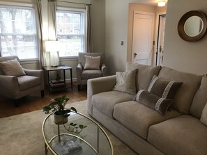 Smart TV - Cozy Bungalow Best Neighborhood Convenient Location (Winston-Salem)