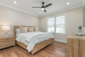 2 bedrooms, desk, iron/ironing board, WiFi