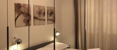 2 bedrooms, desk, iron/ironing board, free WiFi