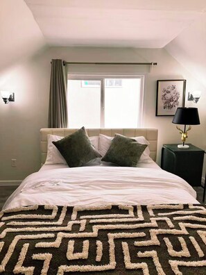 4 bedrooms, desk, iron/ironing board, free WiFi