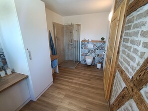 Dusche, Handtücher, Seife, Toilettenpapier
