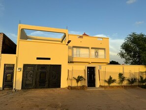 Exterior - Maison 3 Chambres Avec Piscine à Malikounda Près de Saly (Malikounda)