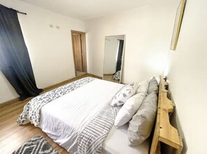 1 bedroom, free WiFi, bed sheets - [Suite Minimal Chic] 4min City center (Cuenca)