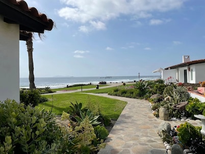 Cozy condo 2 minutes from the beach at a tennis resort gated community 