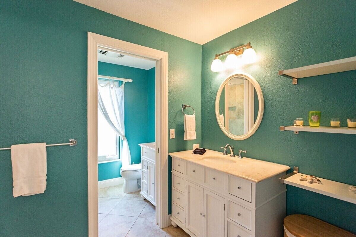 Photo 21 of House west of 41: 10 min. walk to beach, park, arts, restaurants and shopping!
