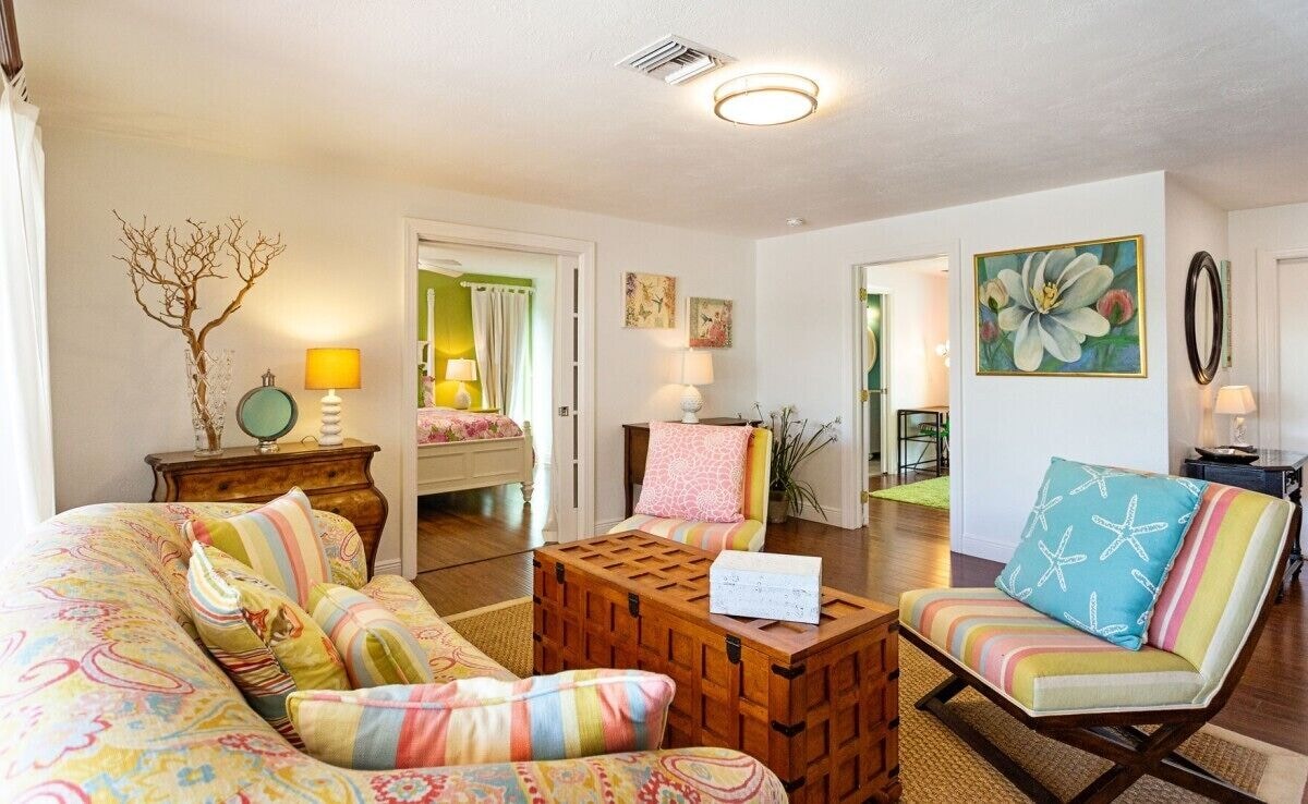 Photo 6 of House west of 41: 10 min. walk to beach, park, arts, restaurants and shopping!