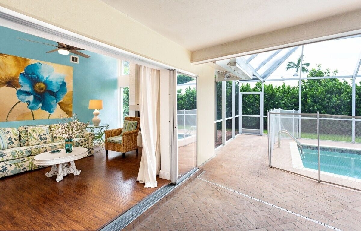 Photo 15 of House west of 41: 10 min. walk to beach, park, arts, restaurants and shopping!