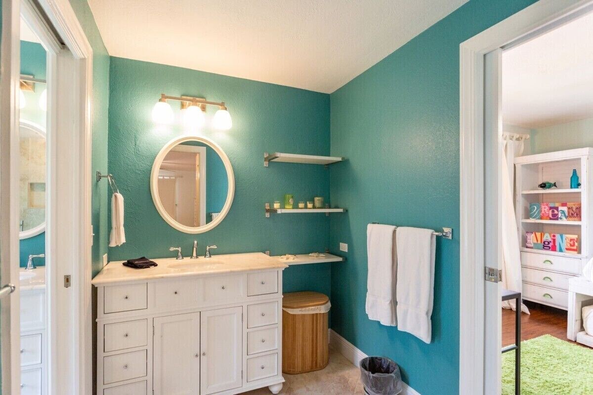 Photo 22 of House west of 41: 10 min. walk to beach, park, arts, restaurants and shopping!