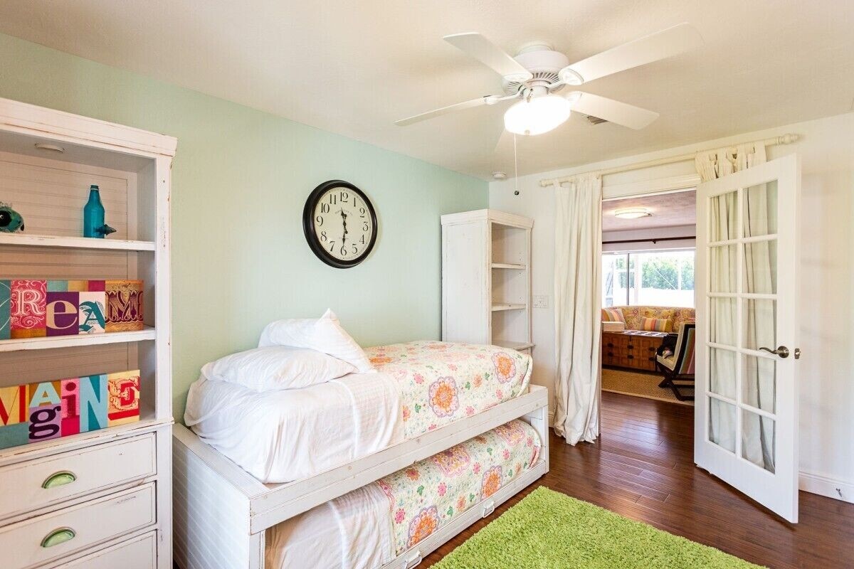 Photo 26 of House west of 41: 10 min. walk to beach, park, arts, restaurants and shopping!