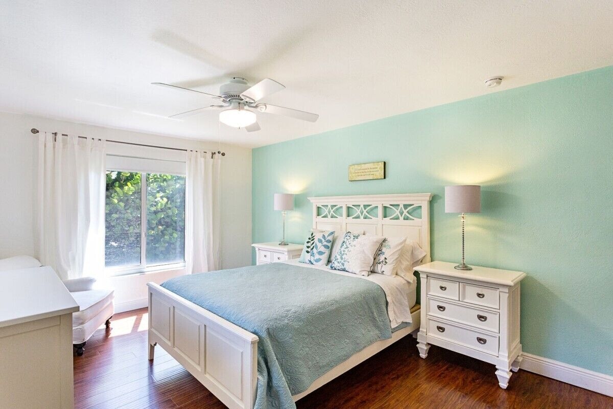 Photo 36 of House west of 41: 10 min. walk to beach, park, arts, restaurants and shopping!