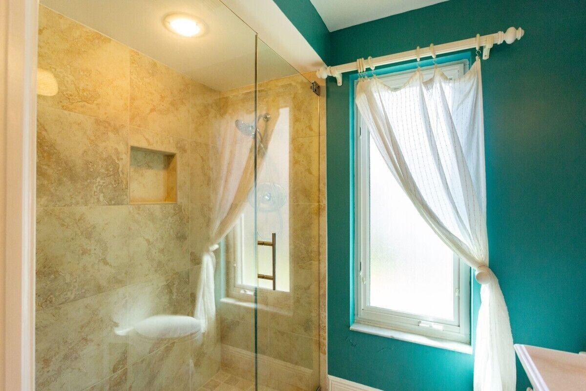 Photo 23 of House west of 41: 10 min. walk to beach, park, arts, restaurants and shopping!