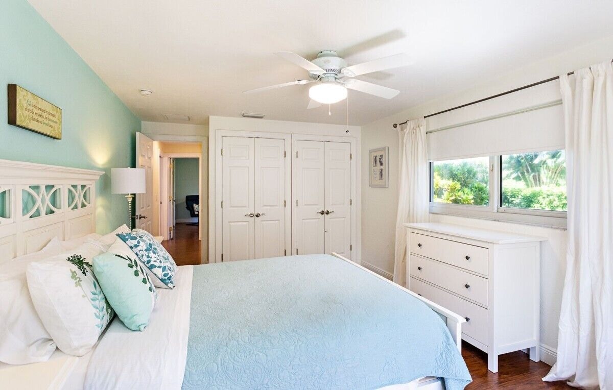 Photo 37 of House west of 41: 10 min. walk to beach, park, arts, restaurants and shopping!