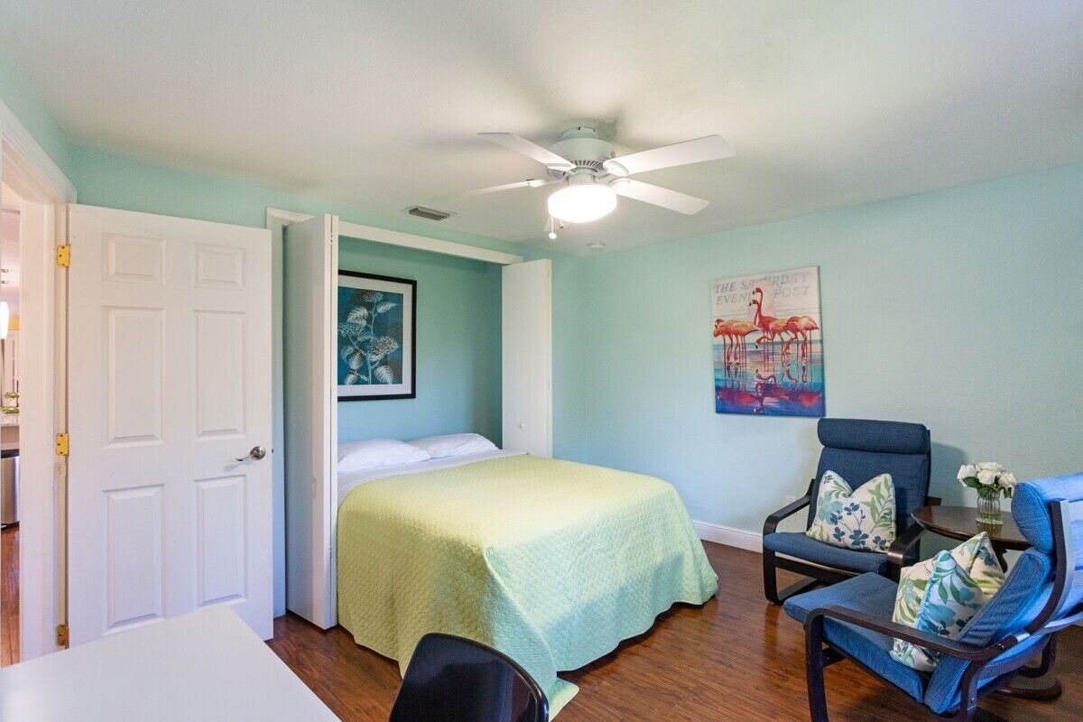 Photo 30 of House west of 41: 10 min. walk to beach, park, arts, restaurants and shopping!