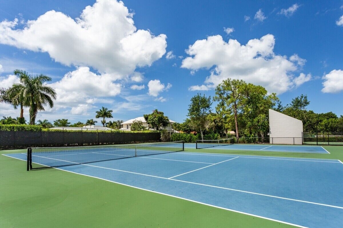 Photo 39 of House west of 41: 10 min. walk to beach, park, arts, restaurants and shopping!