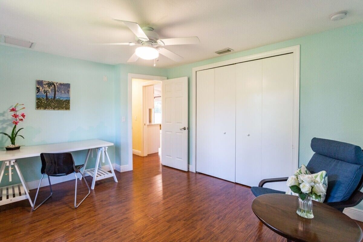 Photo 28 of House west of 41: 10 min. walk to beach, park, arts, restaurants and shopping!