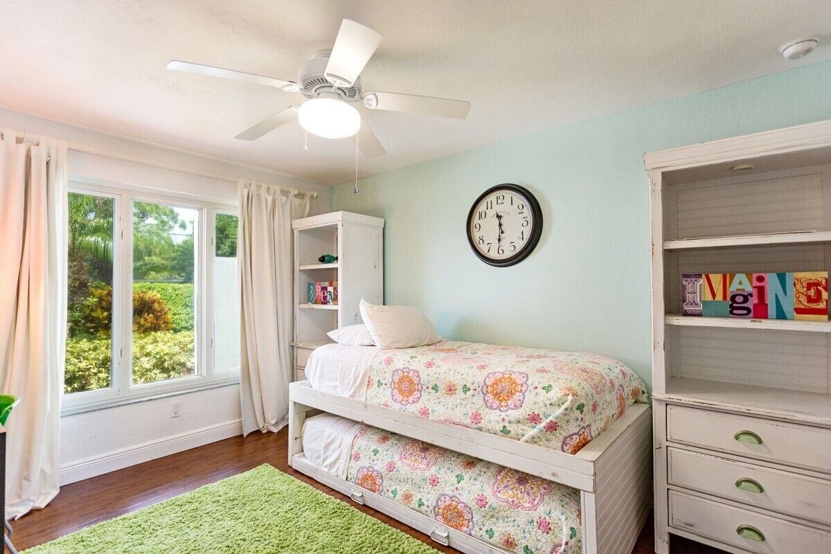 Photo 25 of House west of 41: 10 min. walk to beach, park, arts, restaurants and shopping!