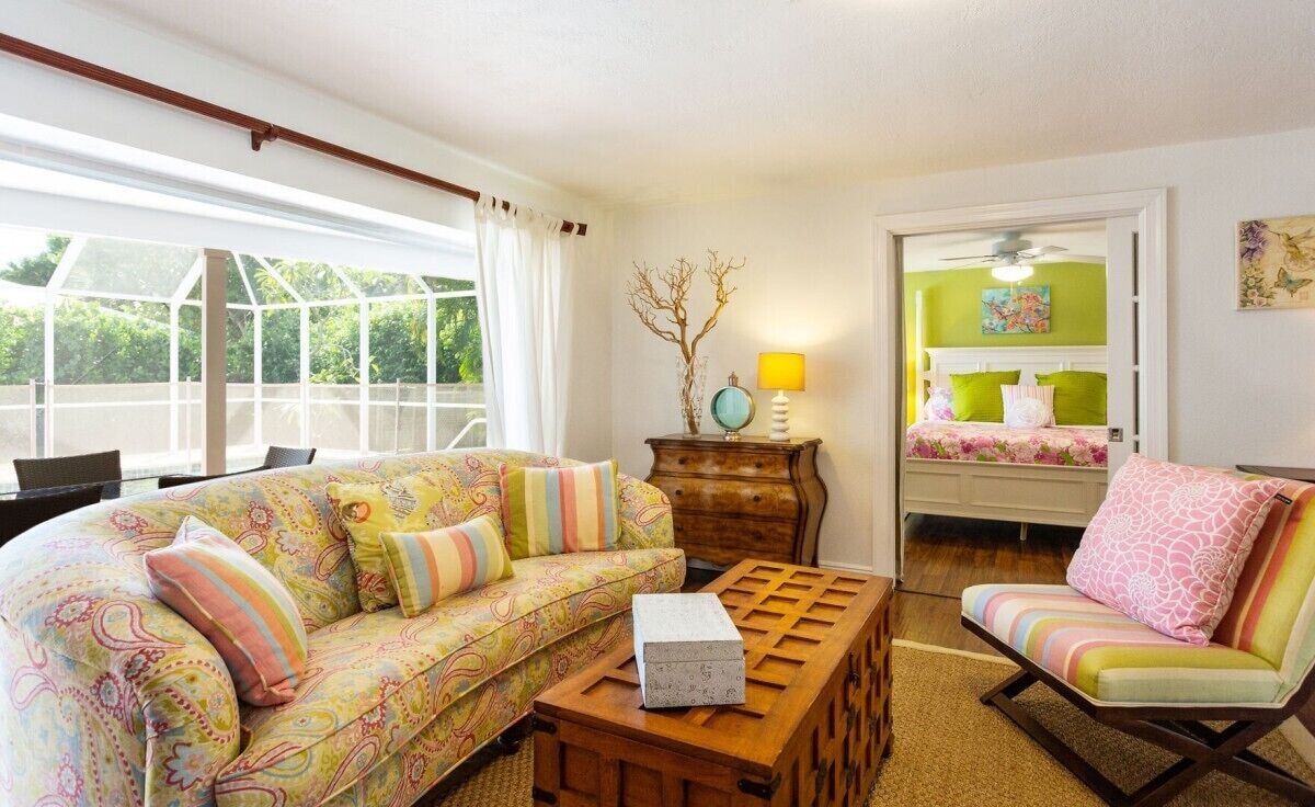 Photo 4 of House west of 41: 10 min. walk to beach, park, arts, restaurants and shopping!