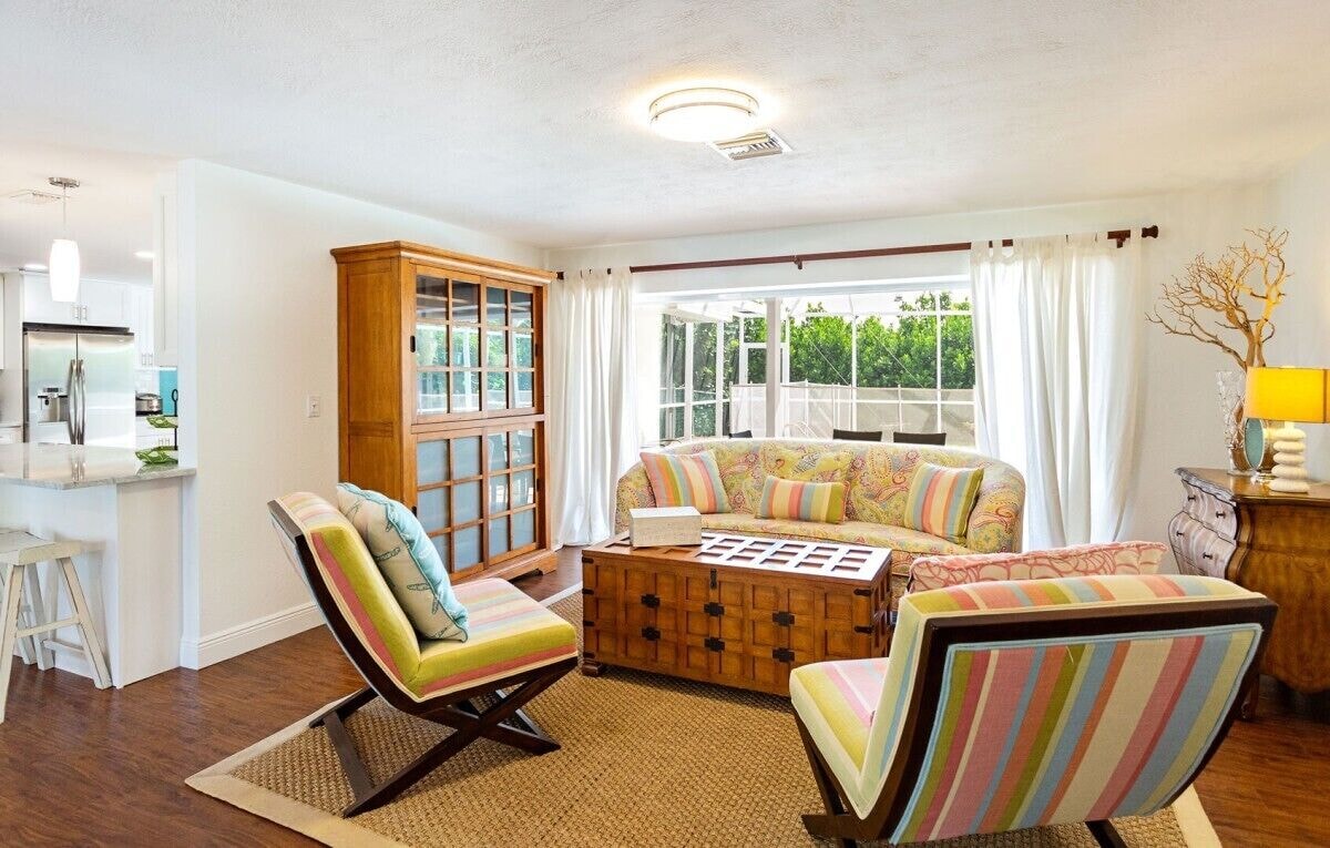 Photo 3 of House west of 41: 10 min. walk to beach, park, arts, restaurants and shopping!