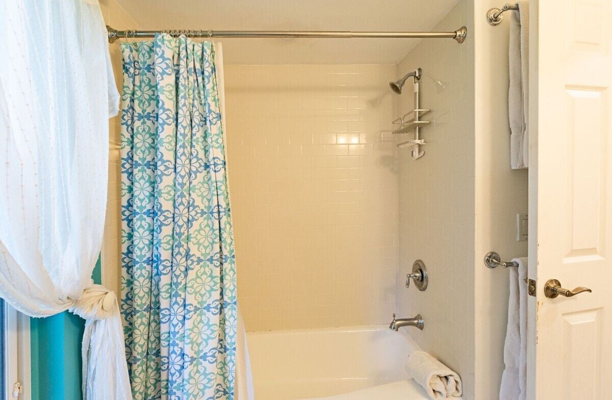 Photo 35 of House west of 41: 10 min. walk to beach, park, arts, restaurants and shopping!
