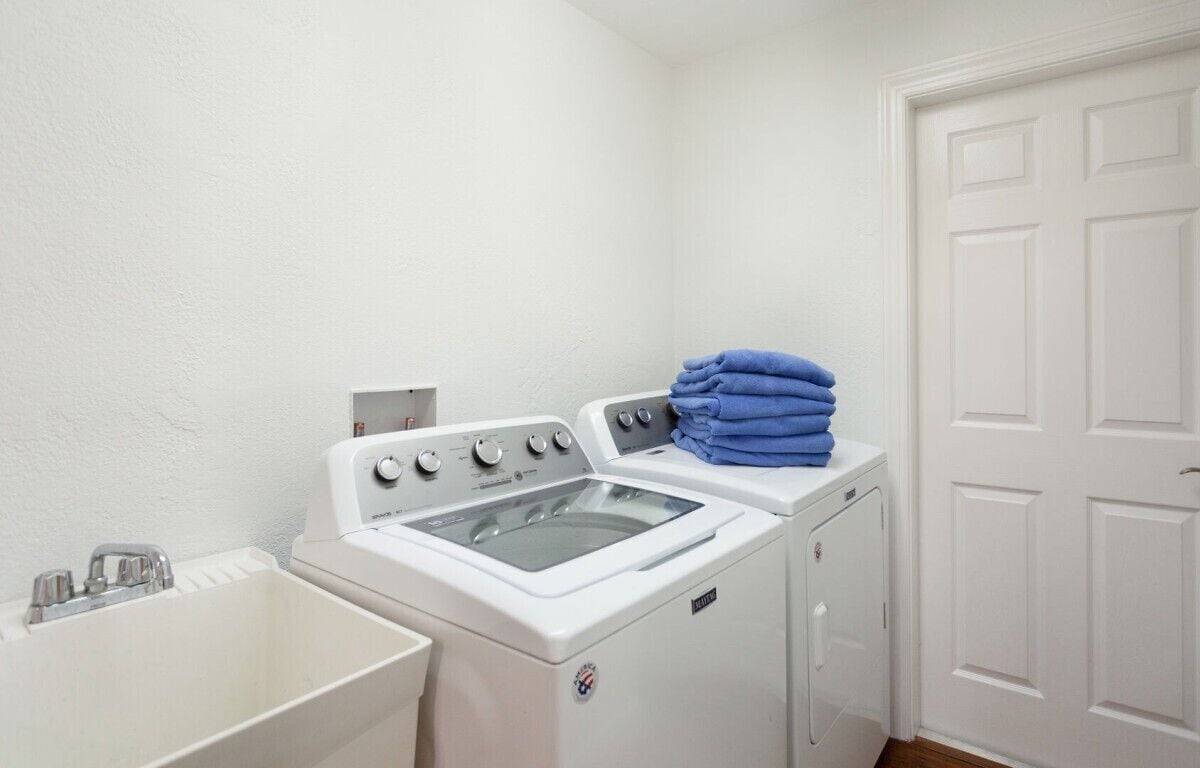 Photo 38 of House west of 41: 10 min. walk to beach, park, arts, restaurants and shopping!
