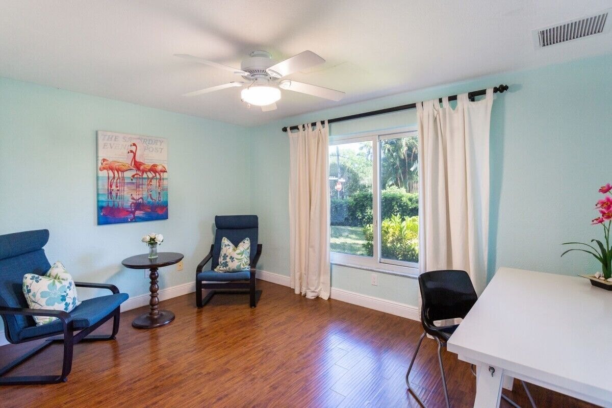 Photo 27 of House west of 41: 10 min. walk to beach, park, arts, restaurants and shopping!