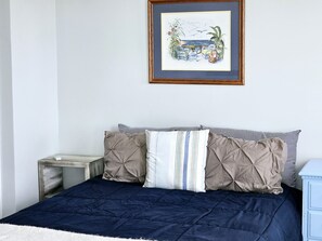 1 soverom, skrivebord, wi-fi (inkludert) og sengetøy