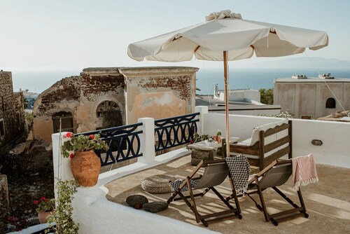 The Boat Builders House - Oia 