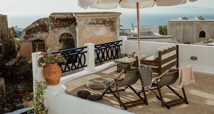 The Boat Builders House - Oia